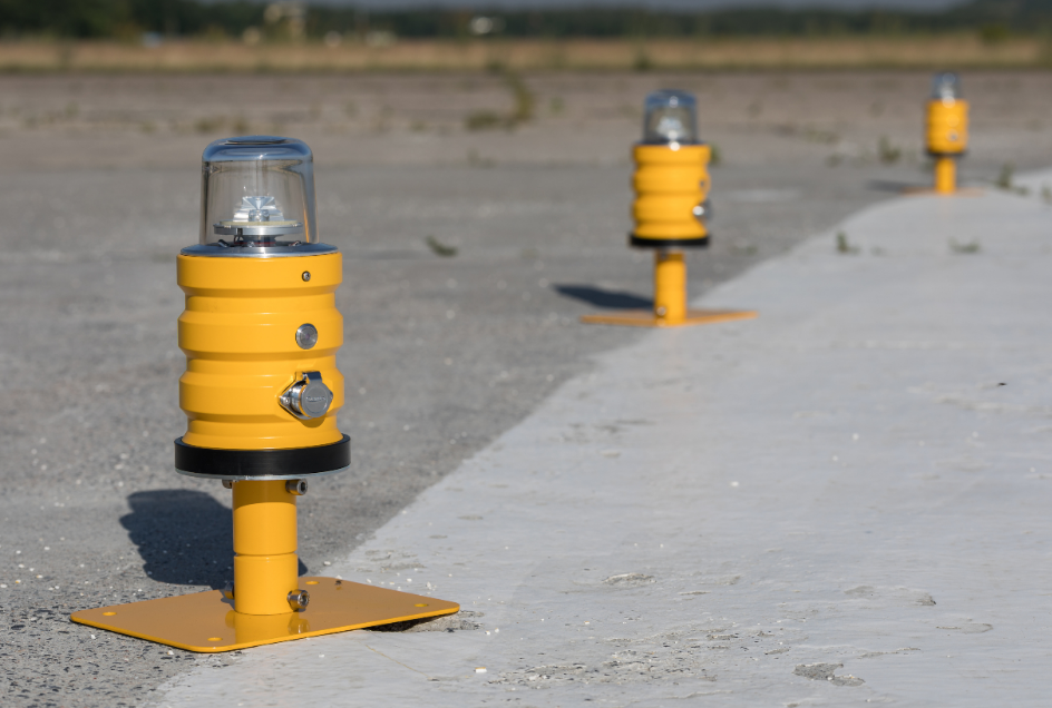 airport taxiway lights