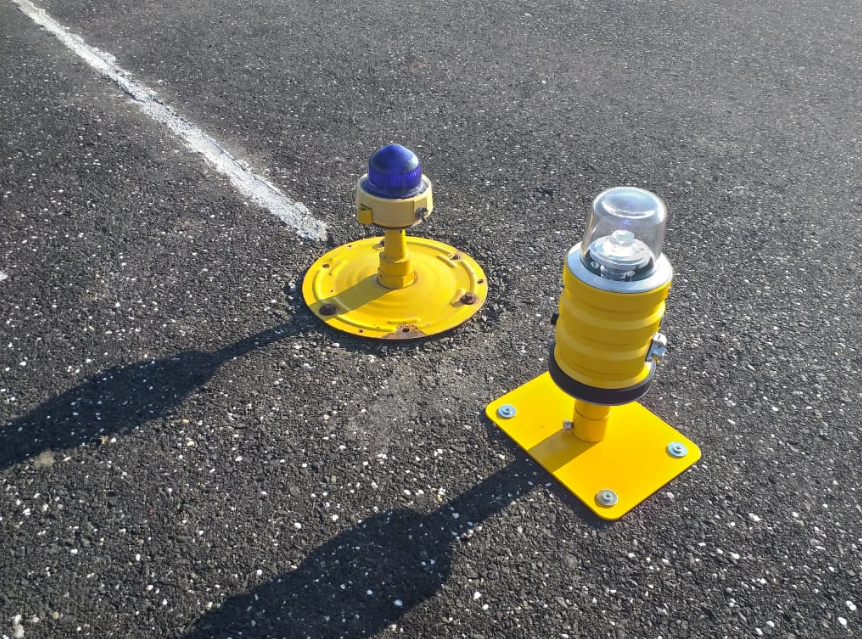 airport taxiway lights