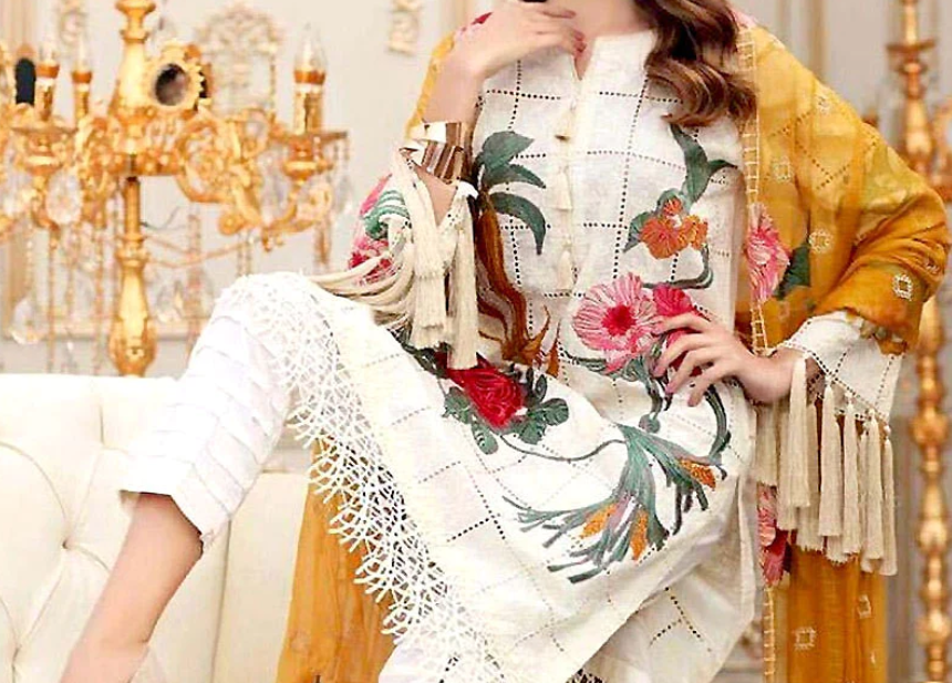 Pakistani Suits Lawn: The Perfect Summertime Clothing