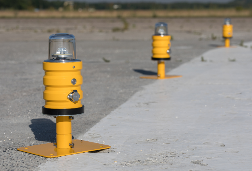 Airport taxiway lights